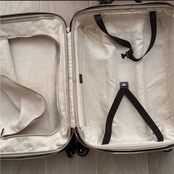 Real authentic Gucci suitcase carry on size great condition - Picture 5 of 5
